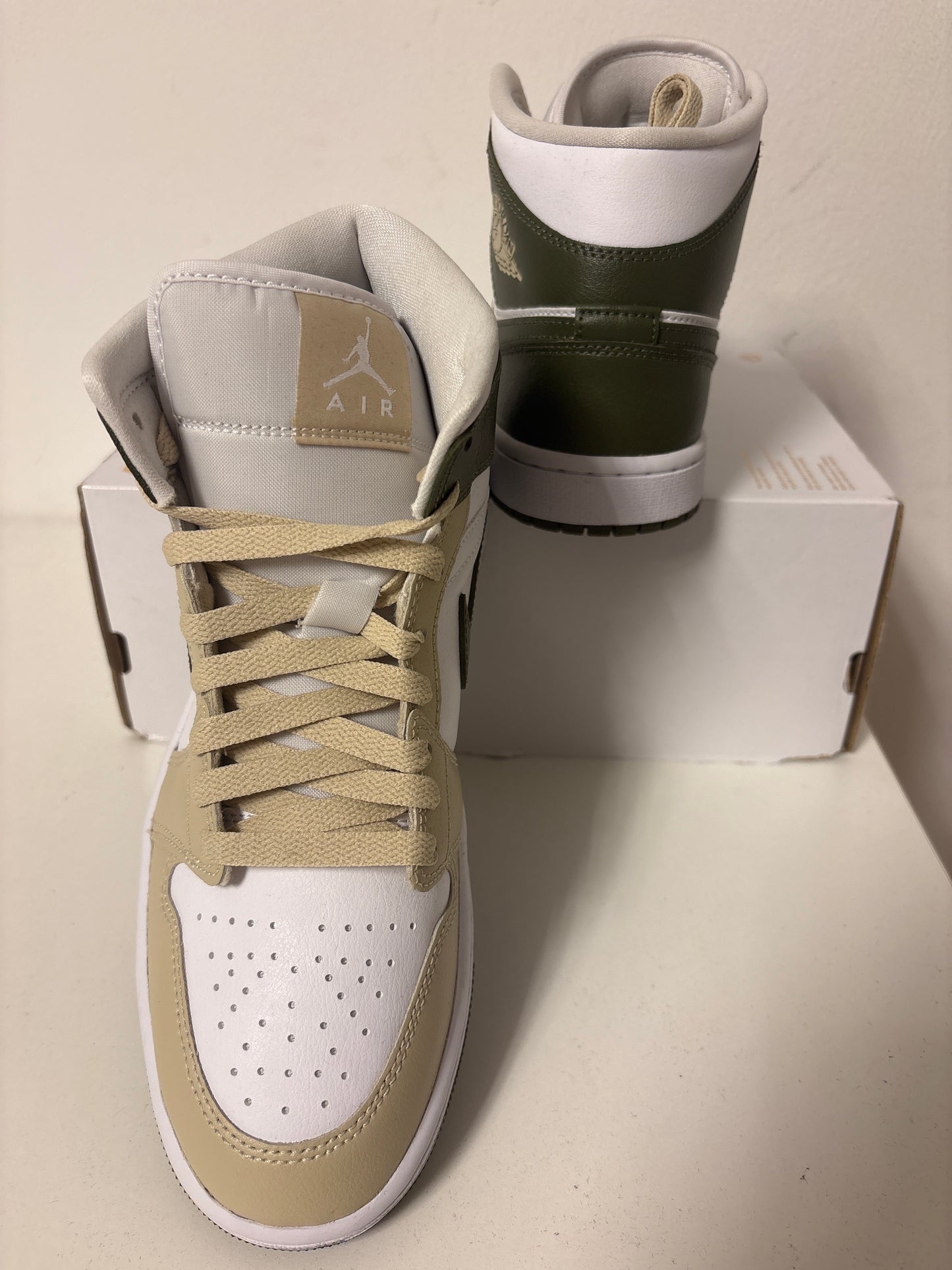 Nike Air Jordan 1 MID Größe 40 in weiss/grün/beige