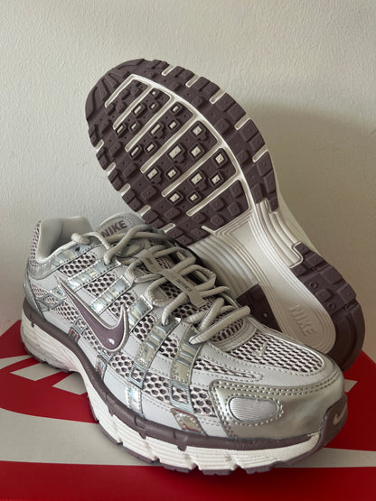 Nike P 6000 in Brombeere/weiss/grau/silber, Größe wählbar