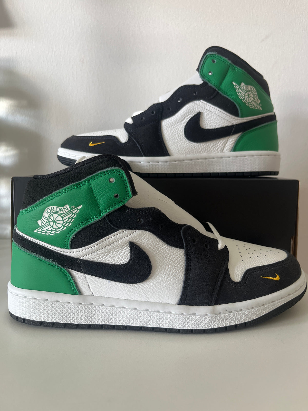 Air Jordan 1 MID schwarz/weiß/grün, Größe 40,5