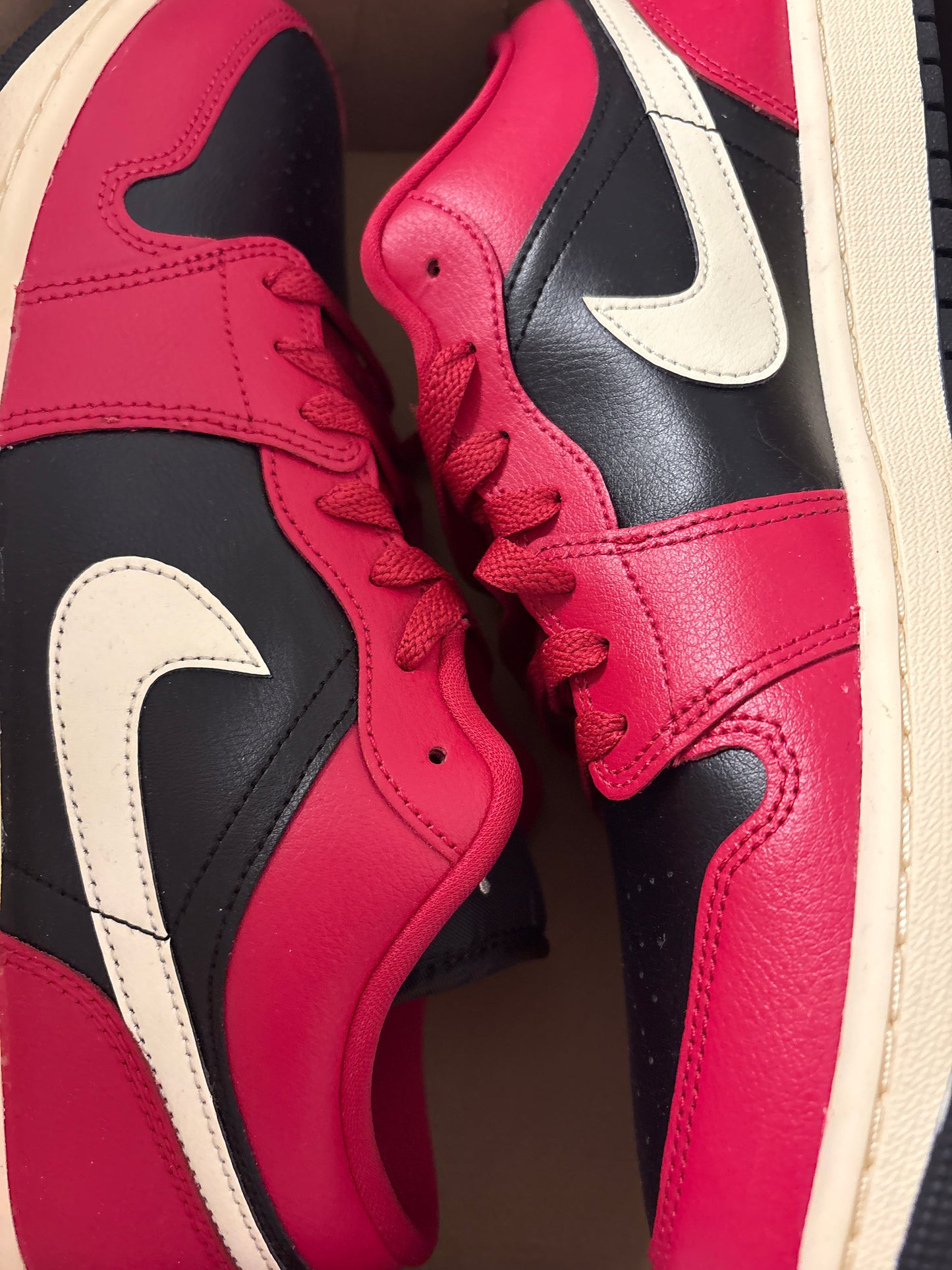 Nike Air Jordan 1 Low in schwarz/rot/weiss, Größe 44