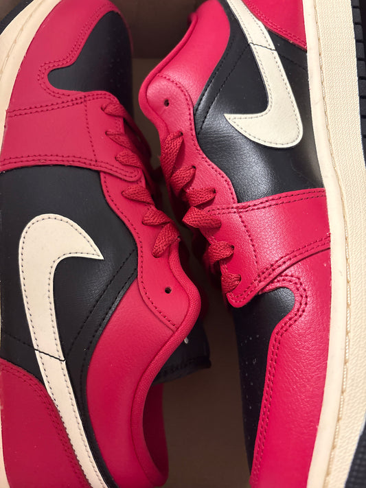 Nike Air Jordan 1 Low in schwarz/rot/weiss, Größe 44