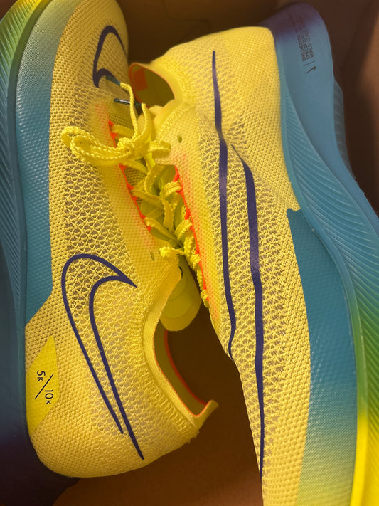 Nike Zoomx Streakfly, gelb/blau, Größe wählbar