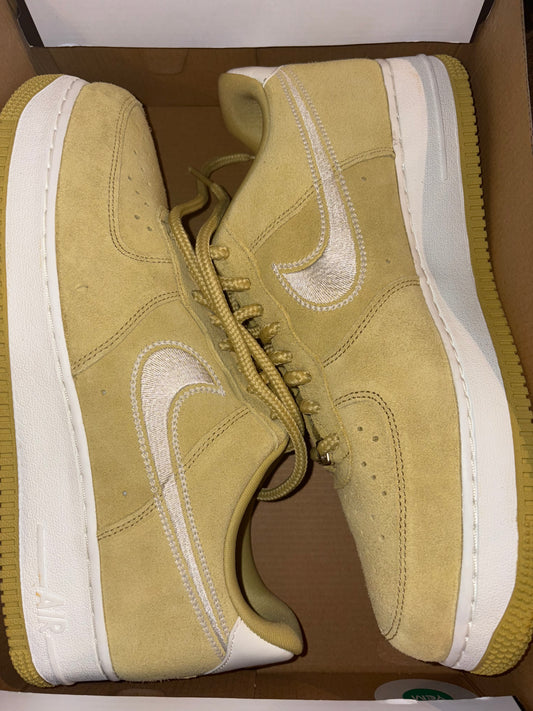 Nike Airforce 1 ockergelb/weiss, Größe 44
