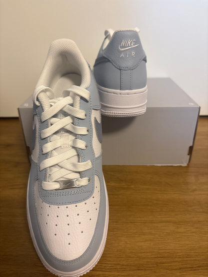 Nike Air Force 1 weiss/Blautöne, Größe 38,5