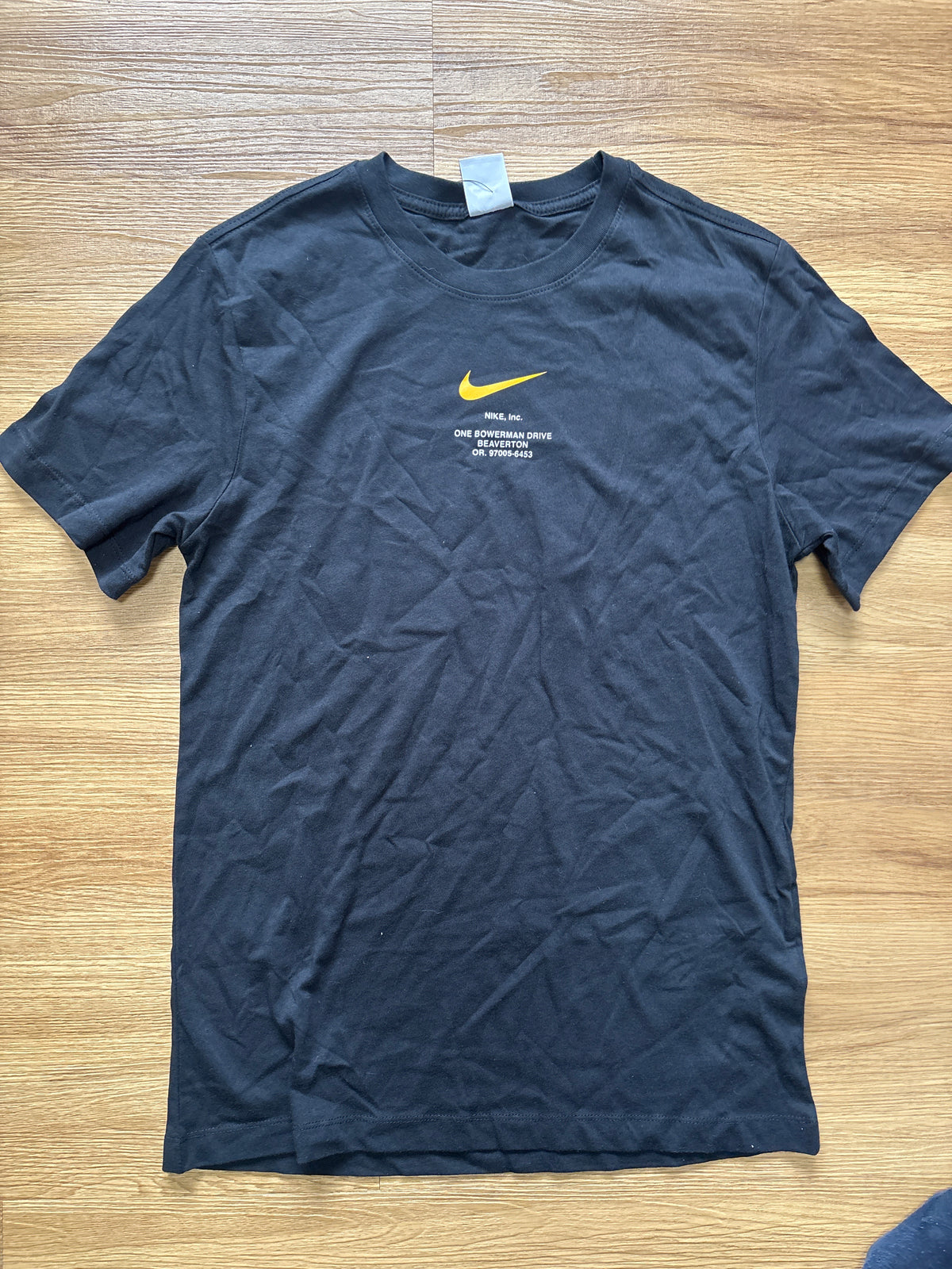 Nike Swoosh Shirt, Größe S in schwarz/gold
