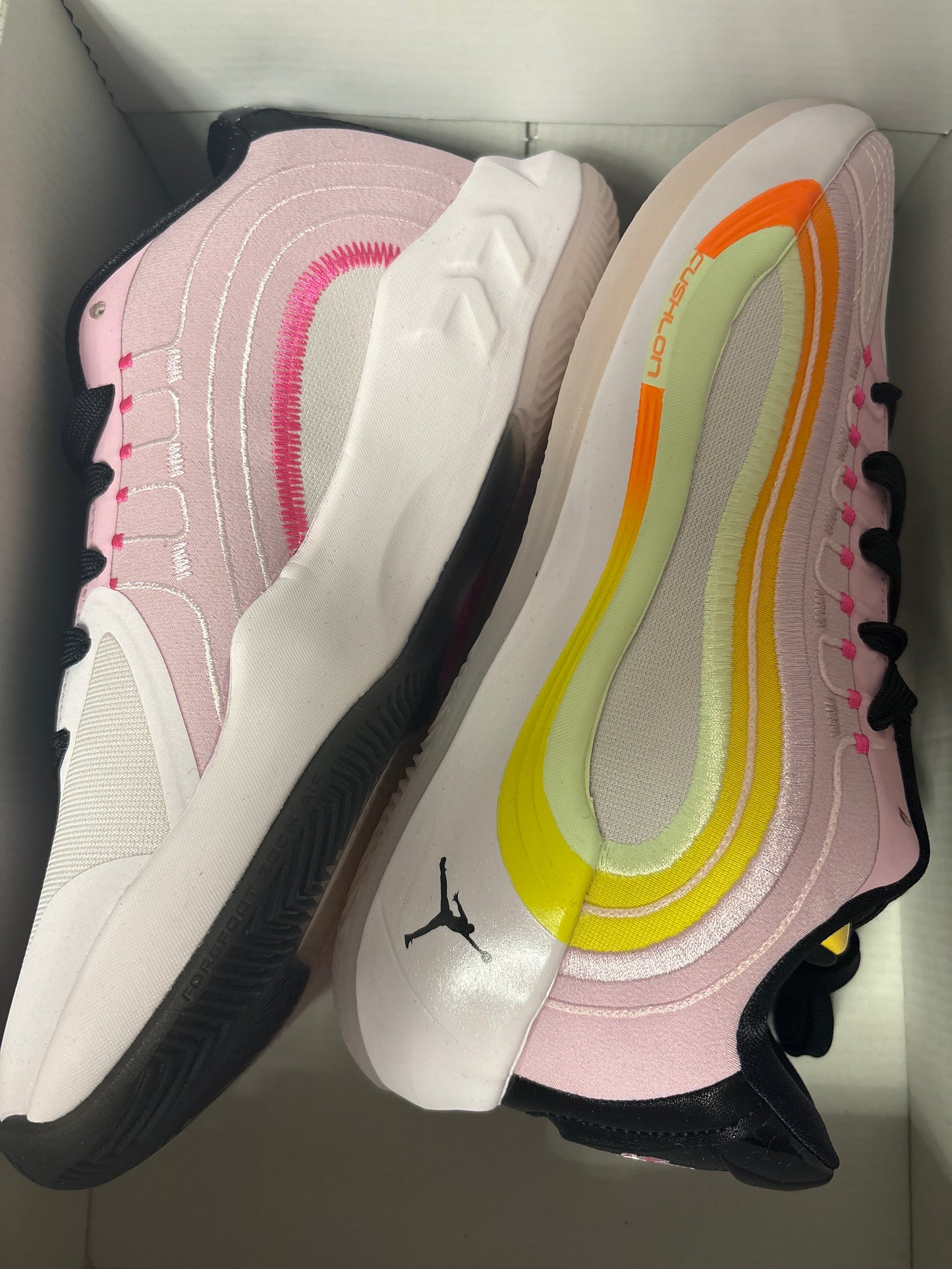 Nike Jordan Luka 4, rosa/schwarz, Größe 38,5