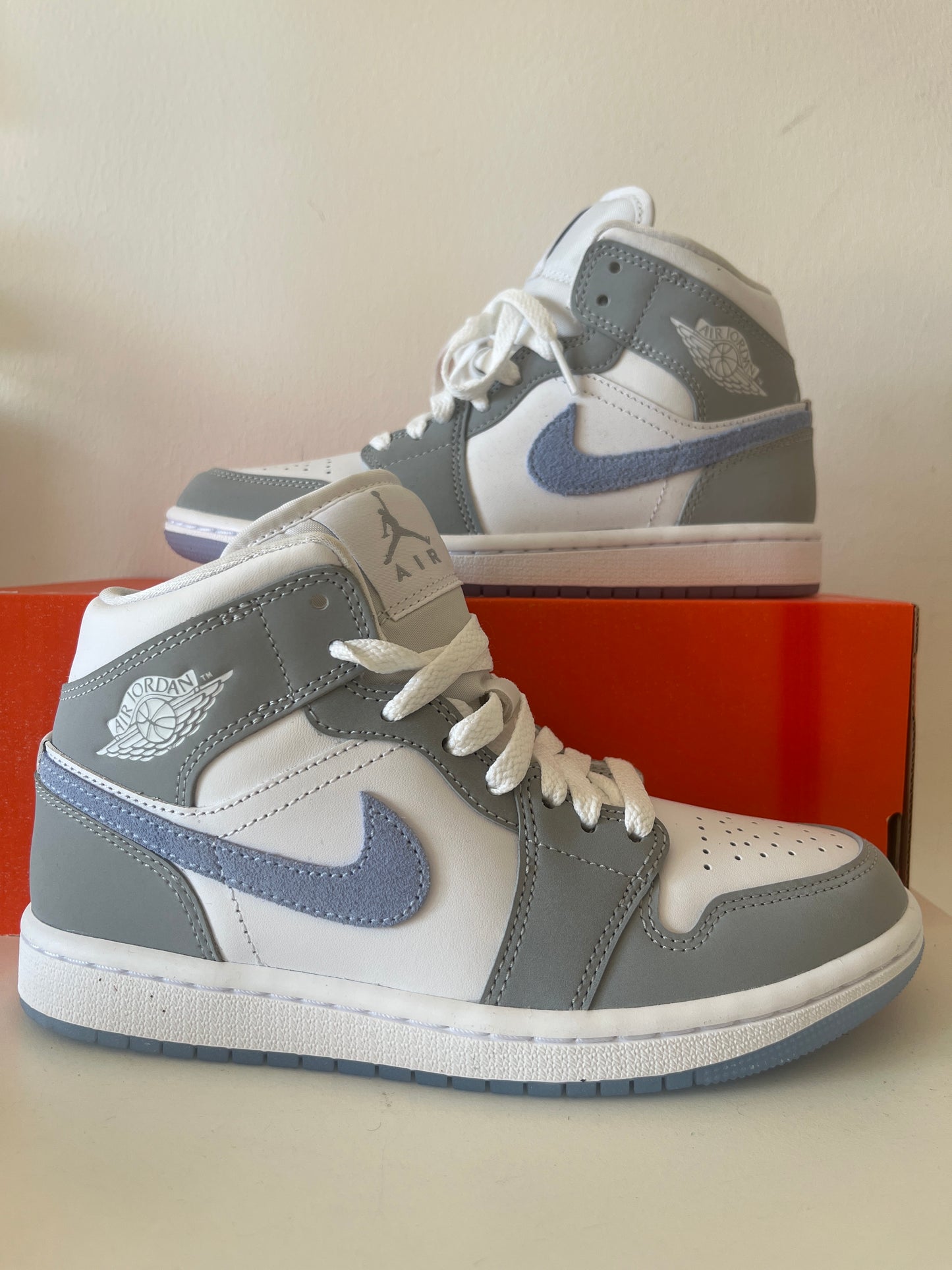 Nike Air Jordan 1 Mid in hellblau/weiss/grau, Größe 36,5