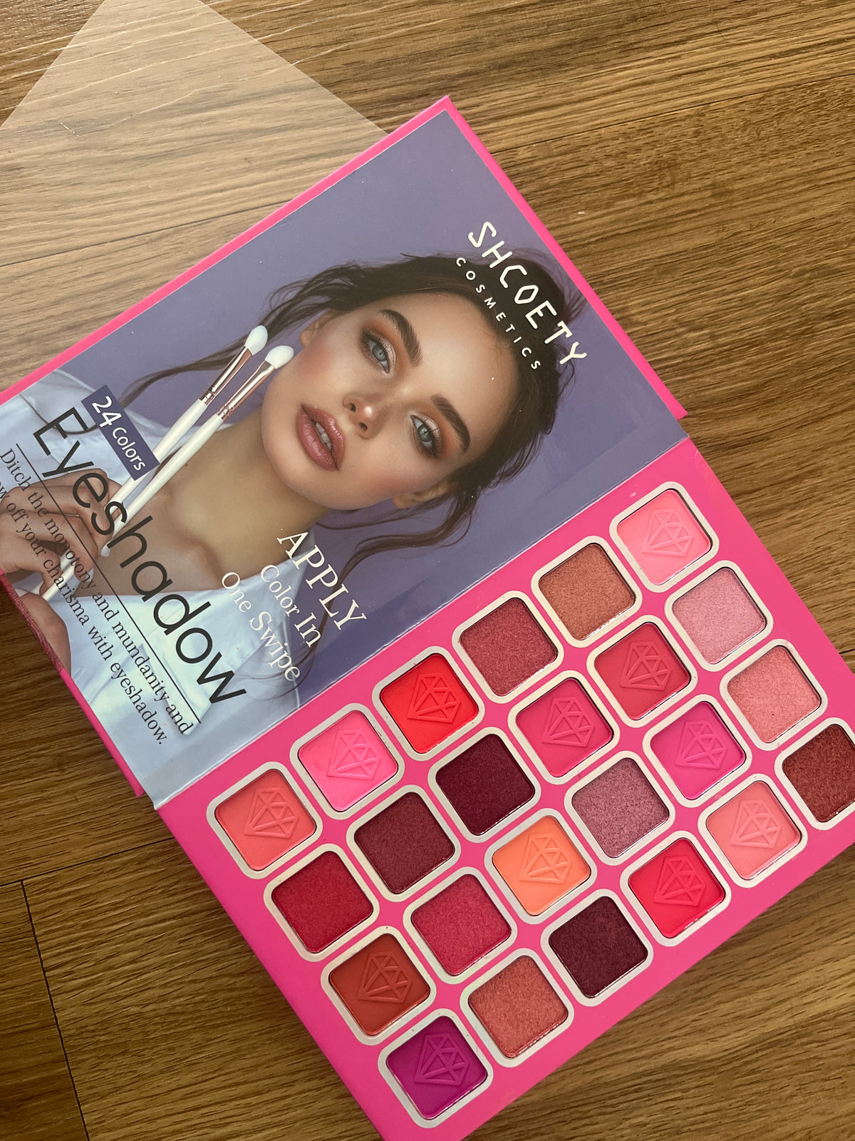 Make-Up Book • Shcoety Cosmetics