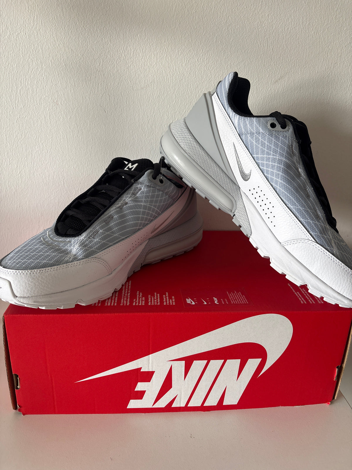 Nike Air Max Pulse weiß/grau/schwarz/orange, Größe 44