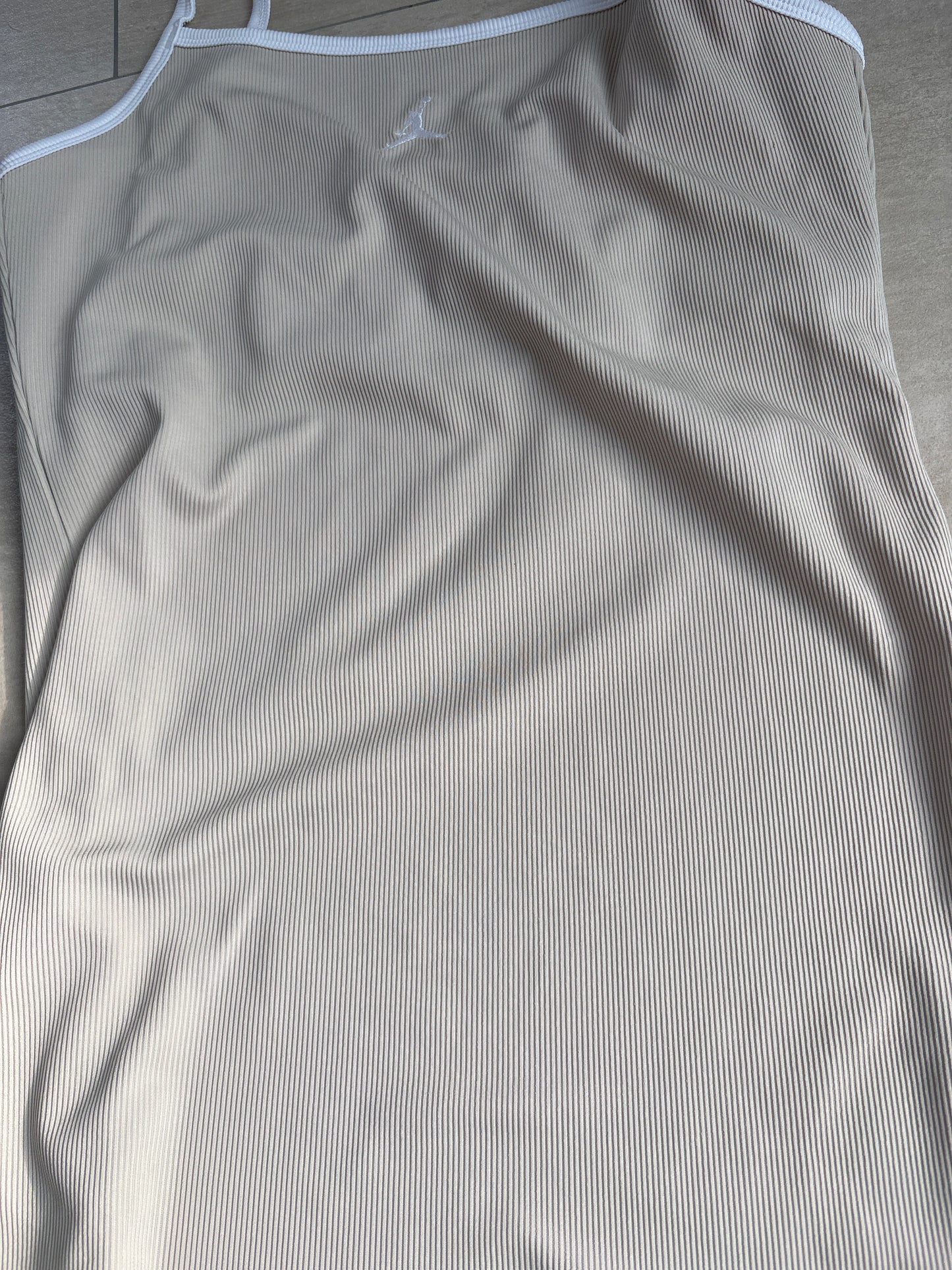 Nike Jordan Kleid, beige, Größe L