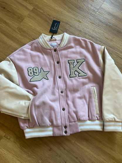 Karl Kani Damen College Jacke in rosa/creme, Größe XS