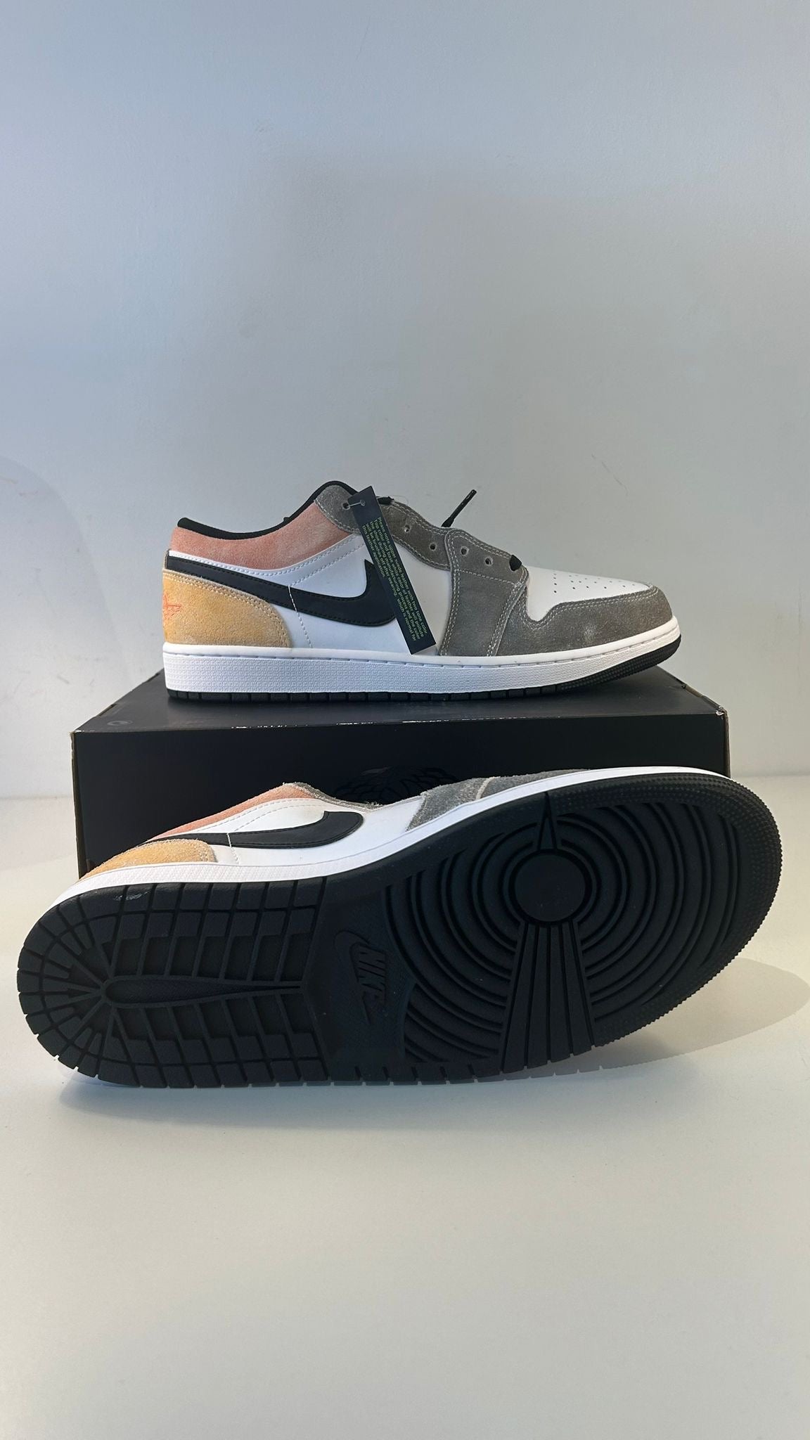 Nike Air Jordan low weiss/grau/rot/orange, Größe 47