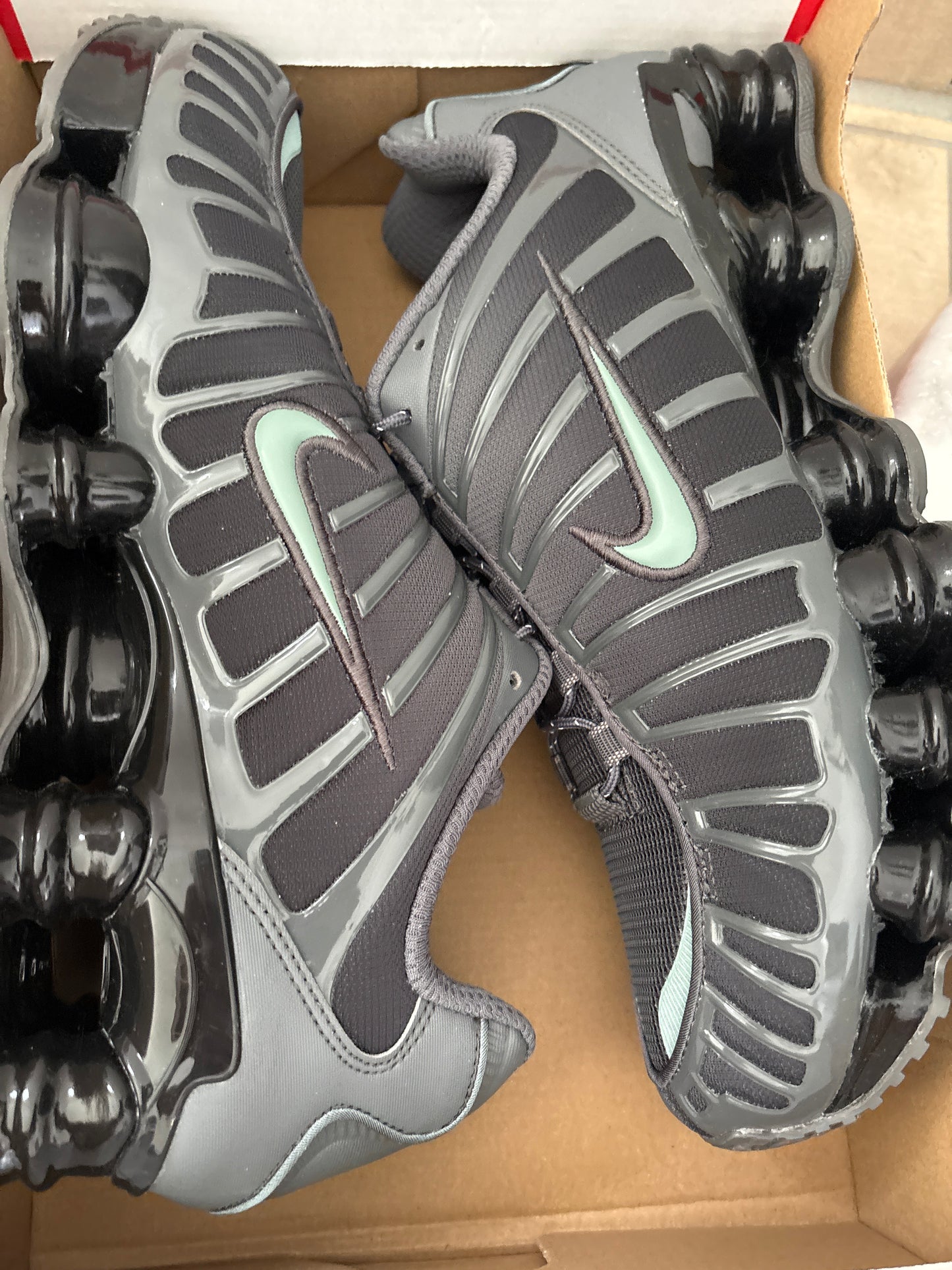 Nike Shox TL in schwarz/dunkelgrün, Größe 44