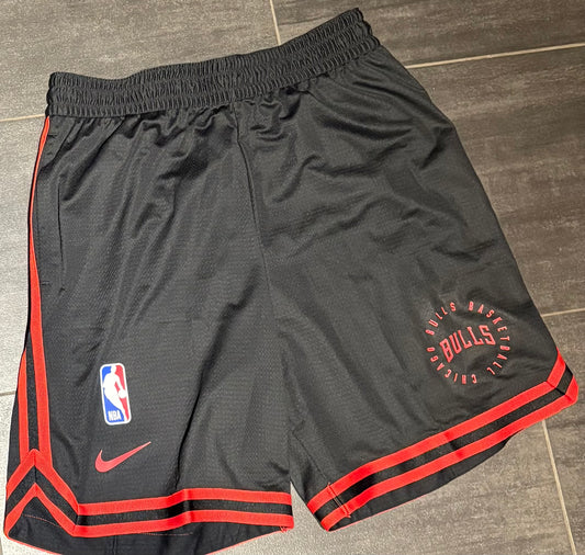 Nike kurze NBA Hose Chicago Bulls, schwarz/rot, Größe L