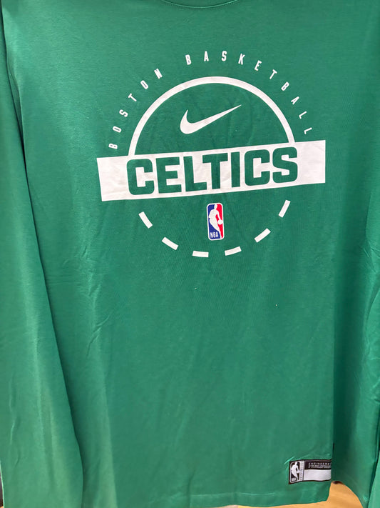 Nike NBA Langarmshirt Boston Celtics, Größe wählbar in grün.