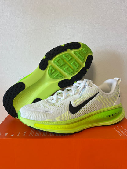 Nike Vomero 18 in weiß/grün, Größe 39