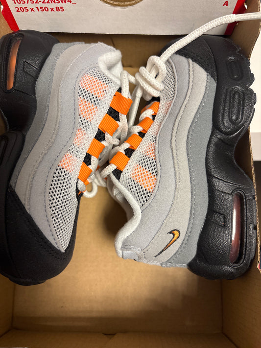 Nike Airmax 95 in weiss/grau/schwarz/orange, Gr. 23,5
