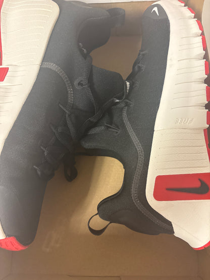Nike Free Metcon 6, Größe 41 in schwarz/weiss/rot