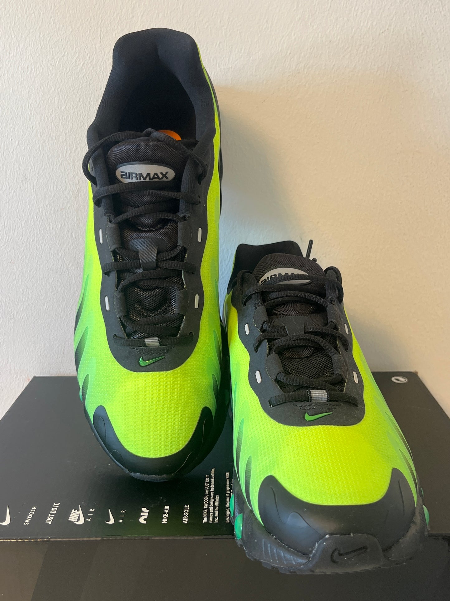 Nike AirMax DN8 in grün/schwarz, Größe 42