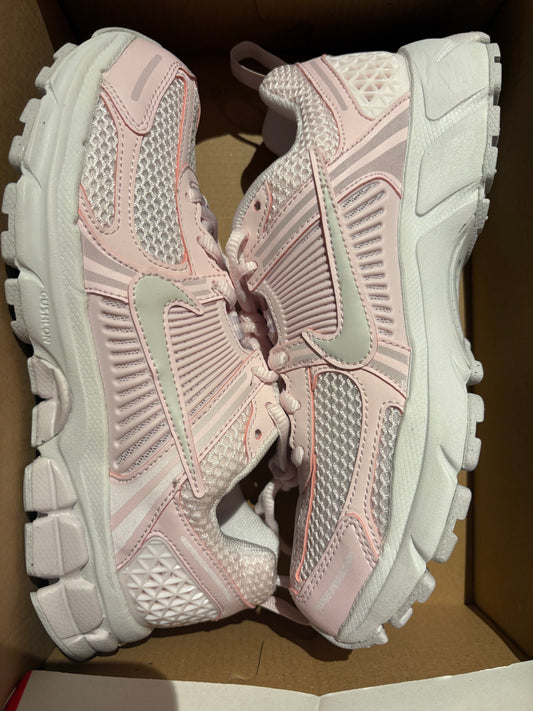 Nike Zoom Vomero 5 in rosa, Größe 31,5