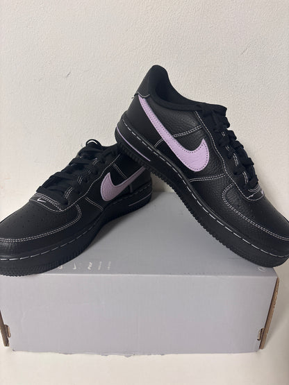 Nike Air Force 1 schwarz/Flieder, Größe 38