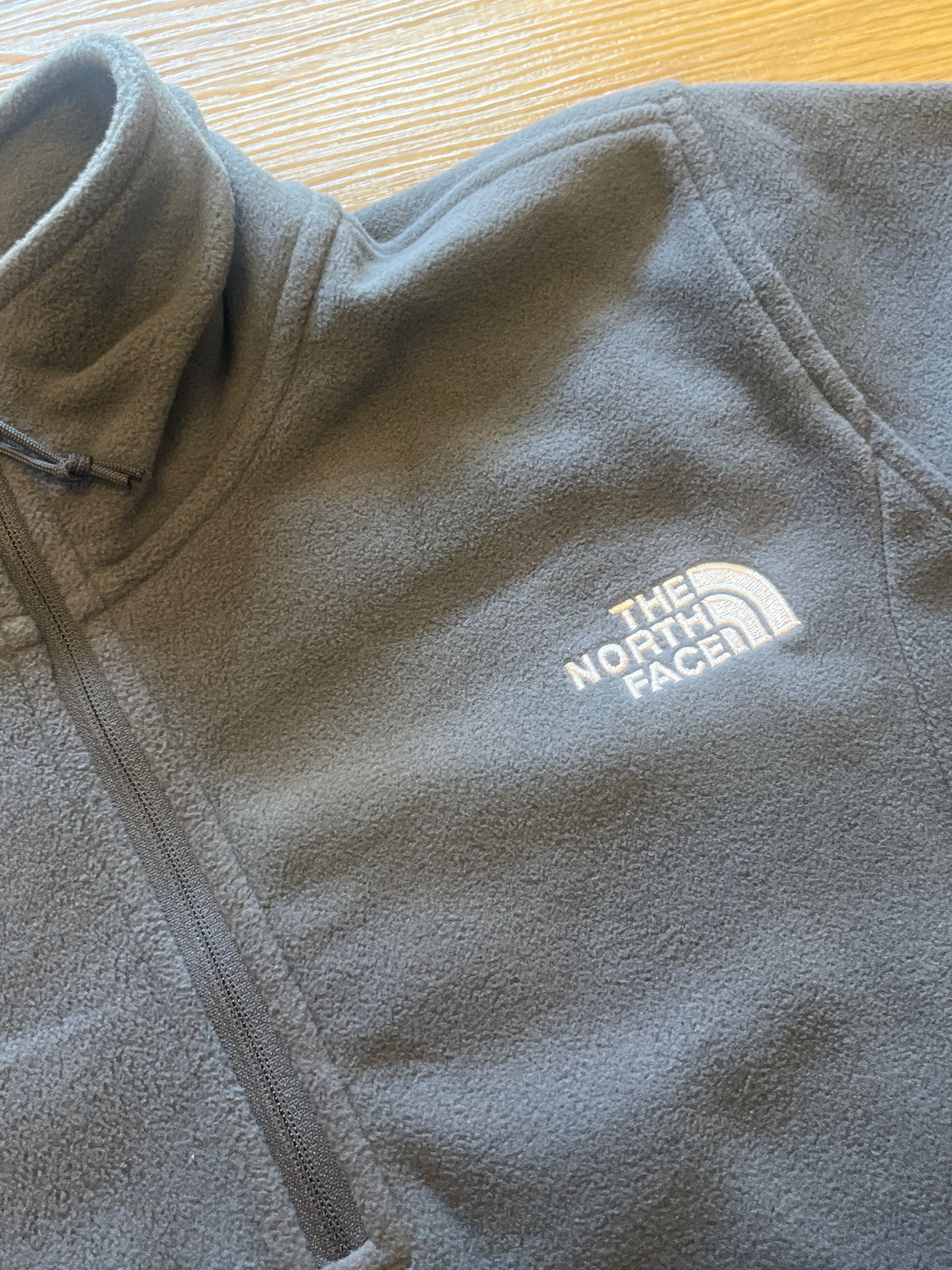 The North Face Damen Fleece mit 1/4 Zip (tailliert) in dunkelgrau, Größe wählbar