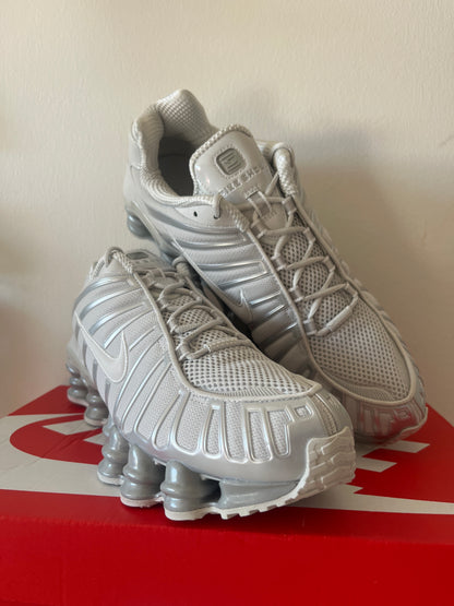 Nike Shox TL in weiß/silber, Größe 42,5