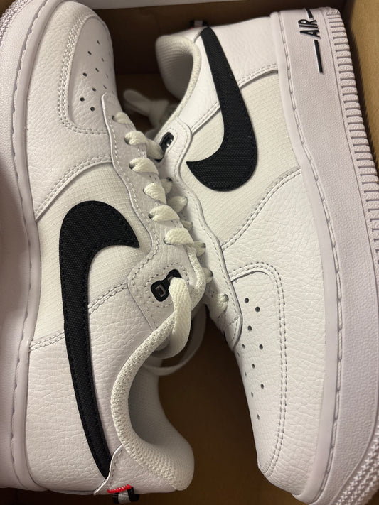 Nike Air Force 1 weiss/schwarz, Gr. 38