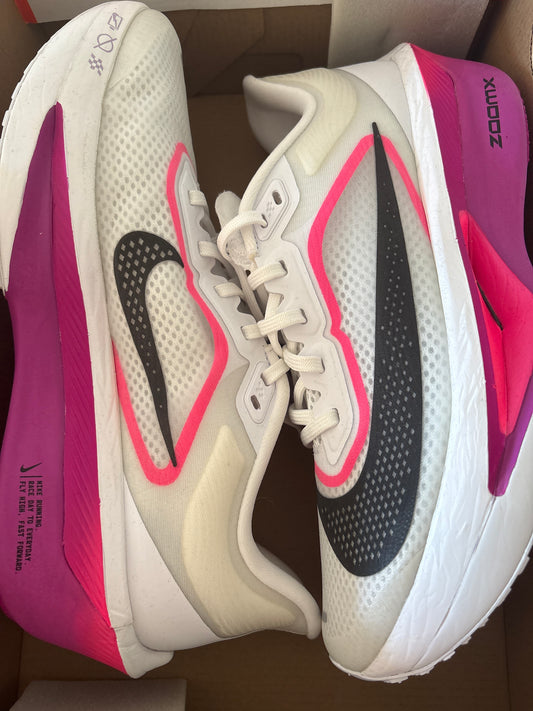 Nike Zoom Fly 6 Größe 41, weiss/lila/schwarz