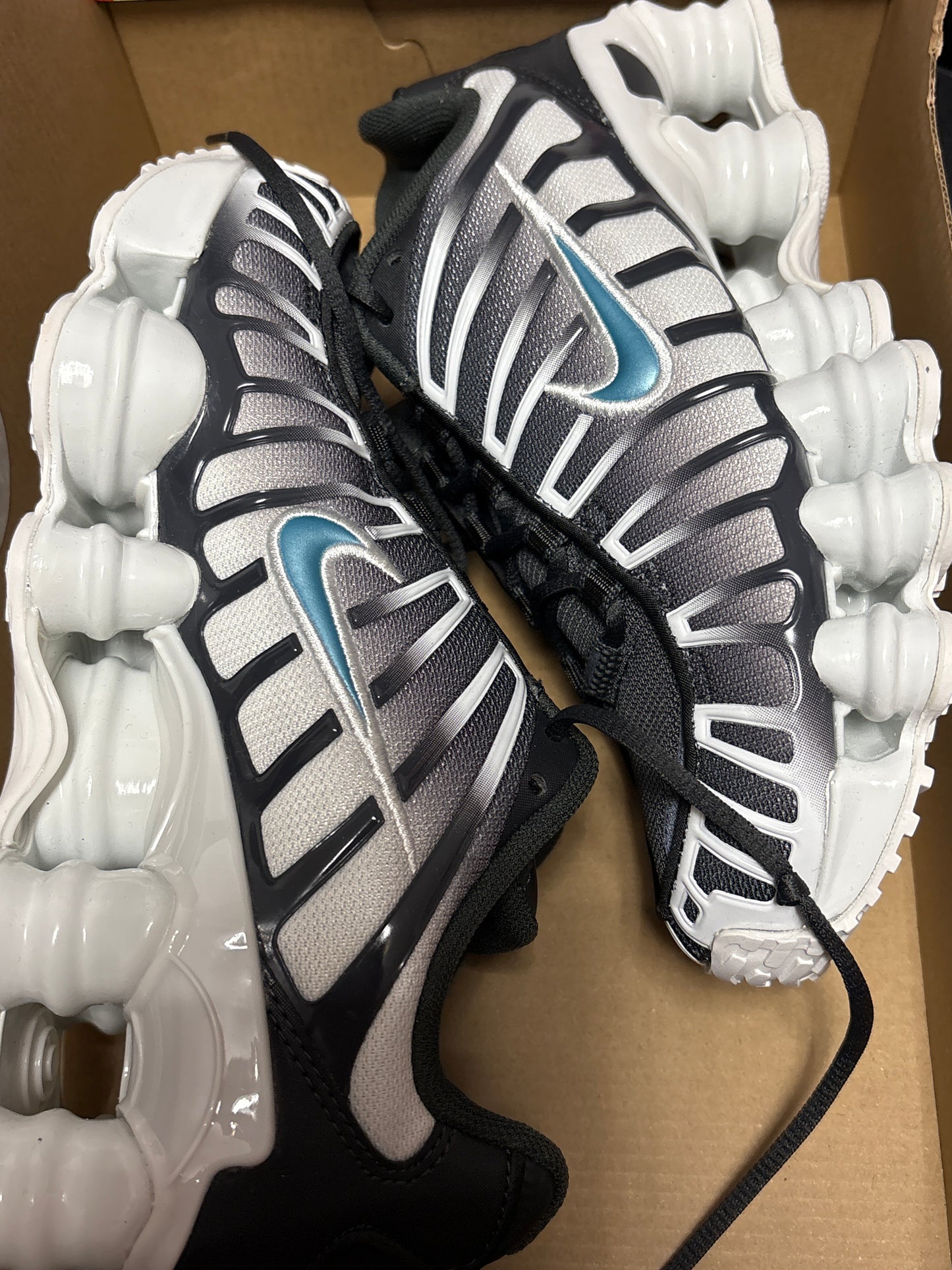 Nike Shox TL in weiß/grau/blau, Größe 35,5