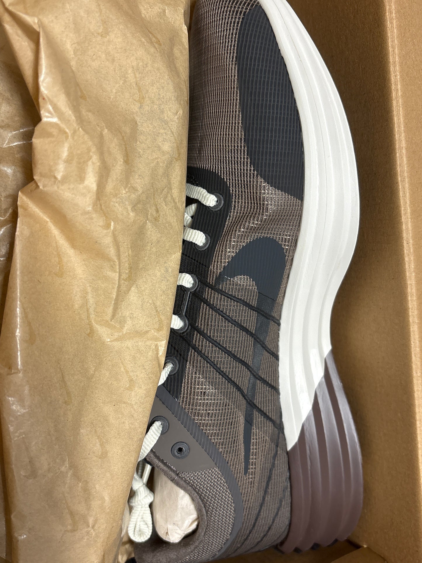 Nike Lunar Roam in weiß/schwarz/braun, Größe 47,5