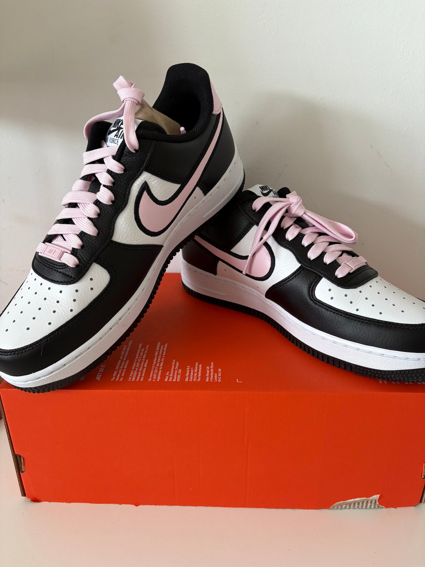 Nike Air Force 1 weiss/schwarz/rosa, Größe 42