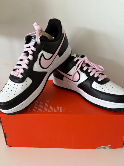 Nike Air Force 1 weiss/schwarz/rosa, Größe 42