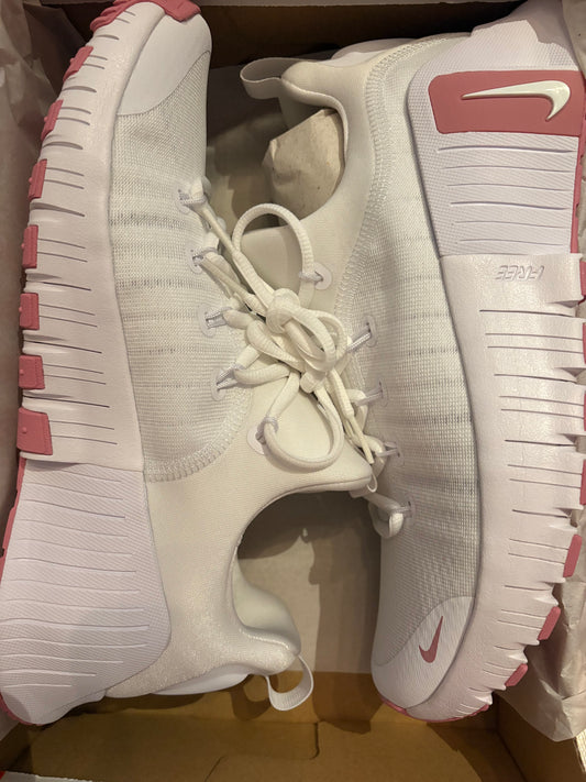 Nike Free Metcon 6, Größe wählbar in weiss/flieder