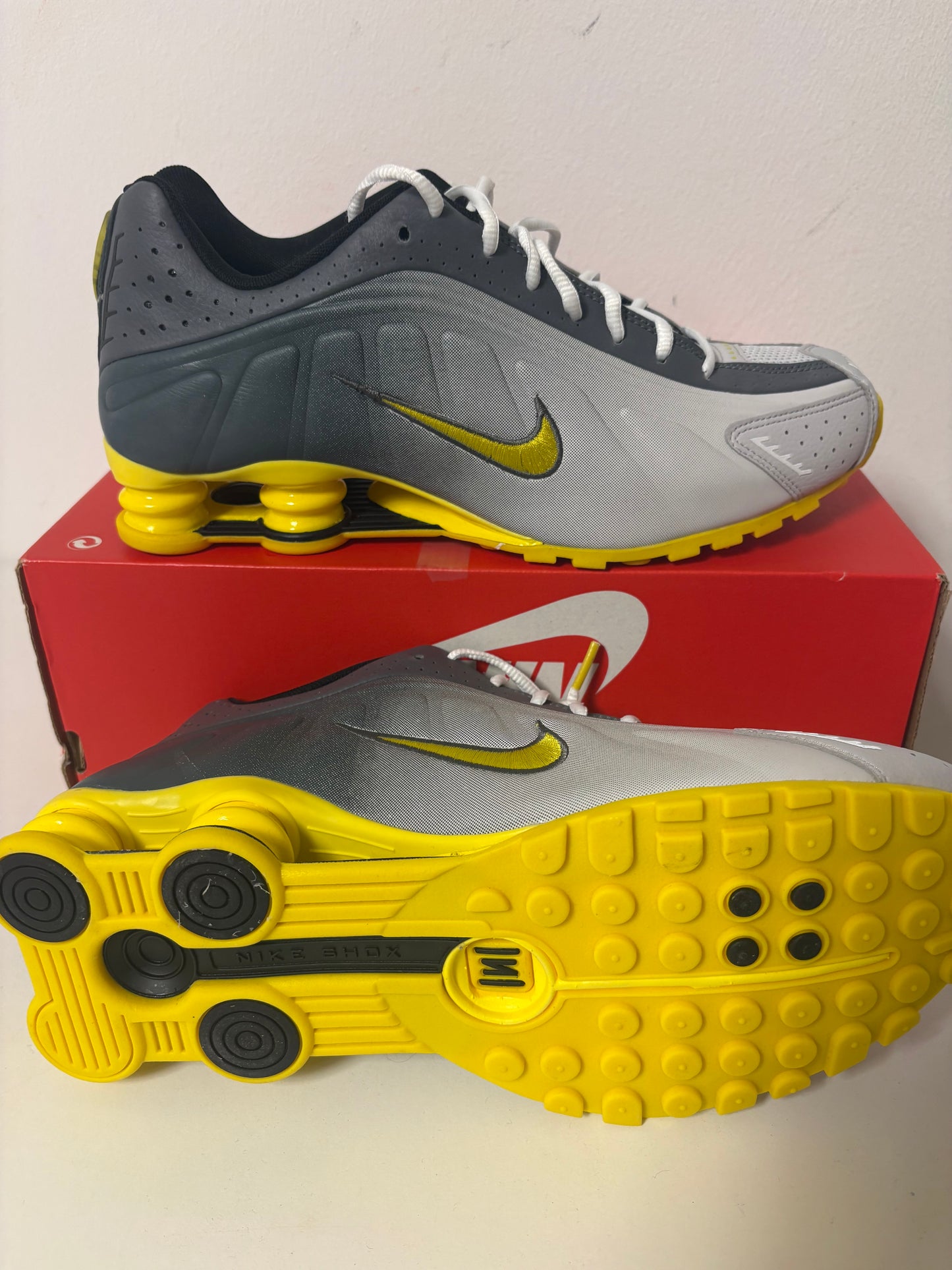 Nike Shox R4 in grau/gelb, Größe wählbar