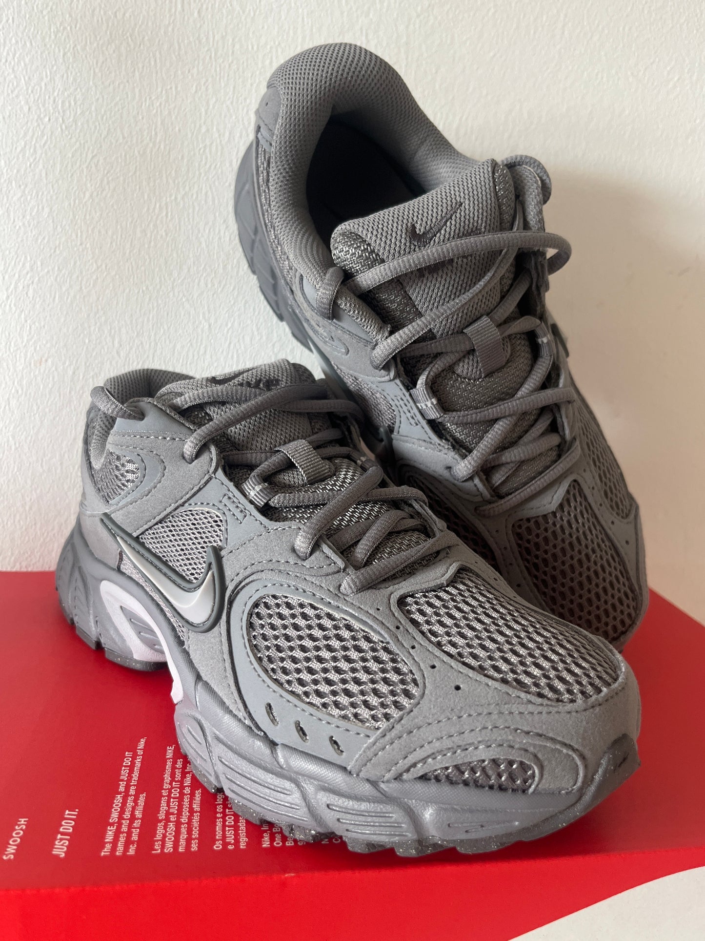 Nike V5 RNR in Grautönen, Größe 38,5
