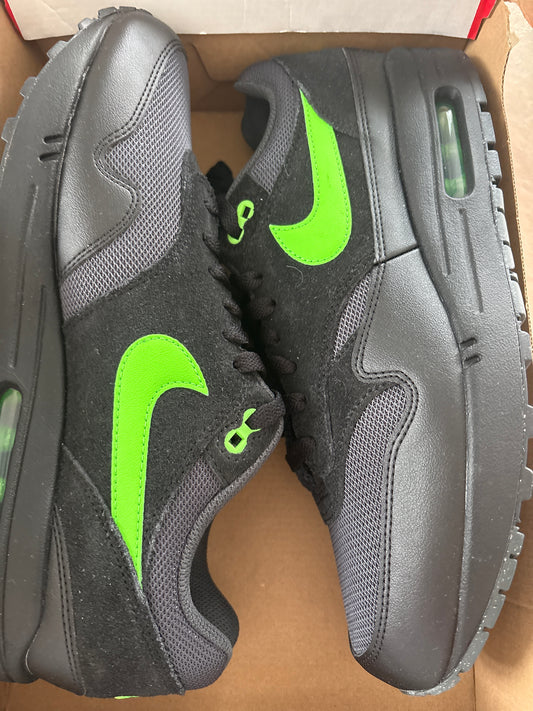 Nike AirMax 90, schwarz/neongrün in Größe 44,5