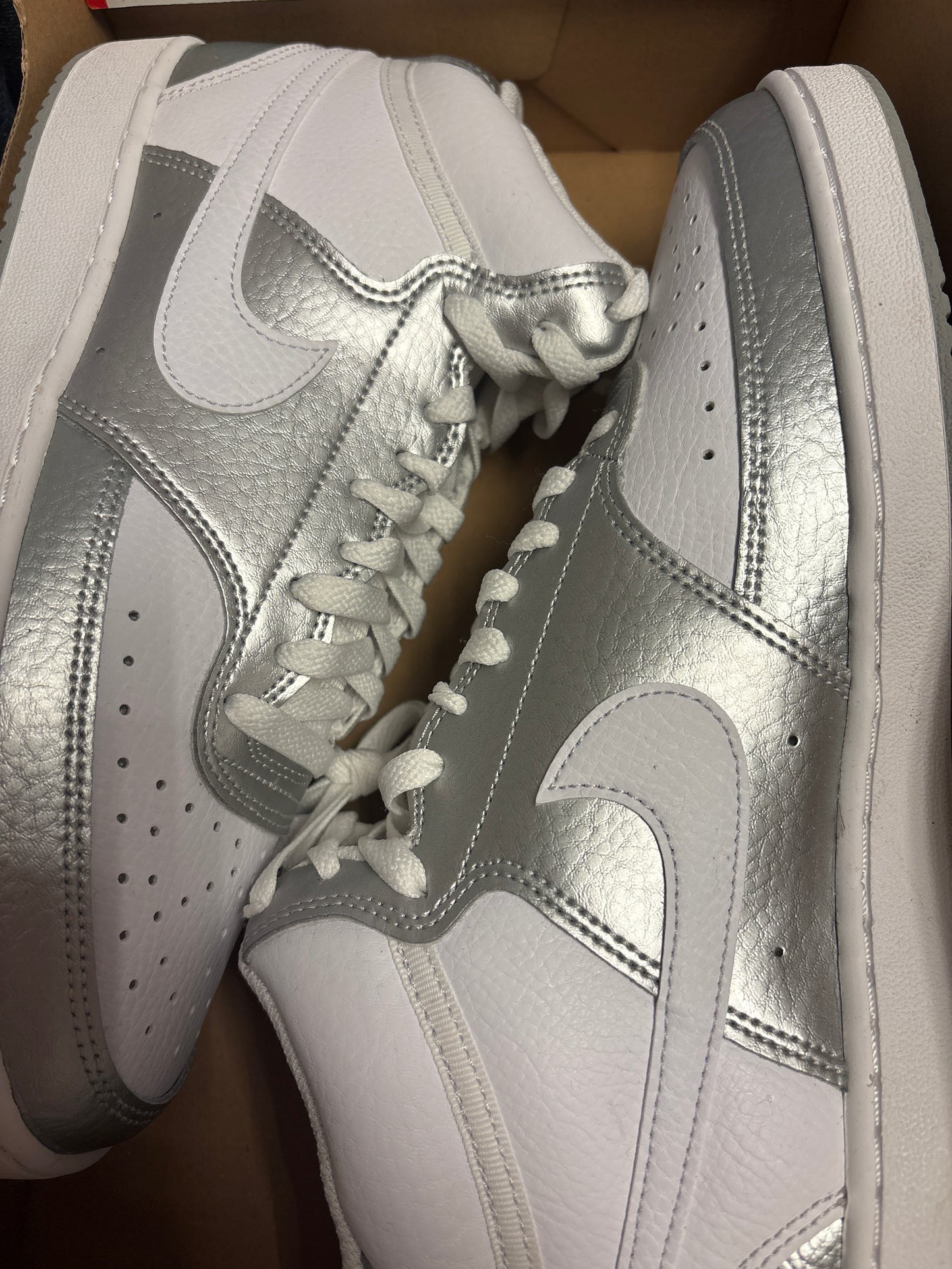 Nike Court Vision Mid, Gr. 42, in silber/weiss