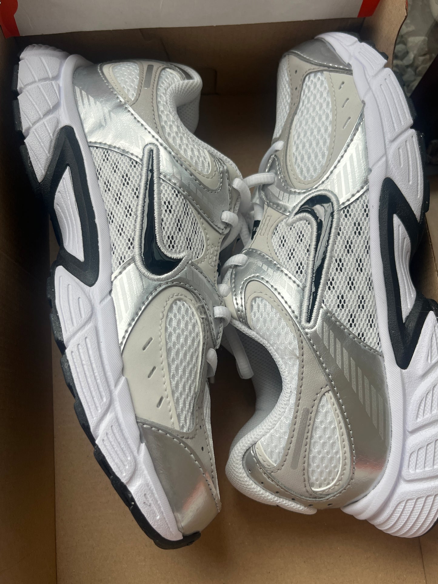Nike V5 RNR silber/weiss/schwarz, Größe 38
