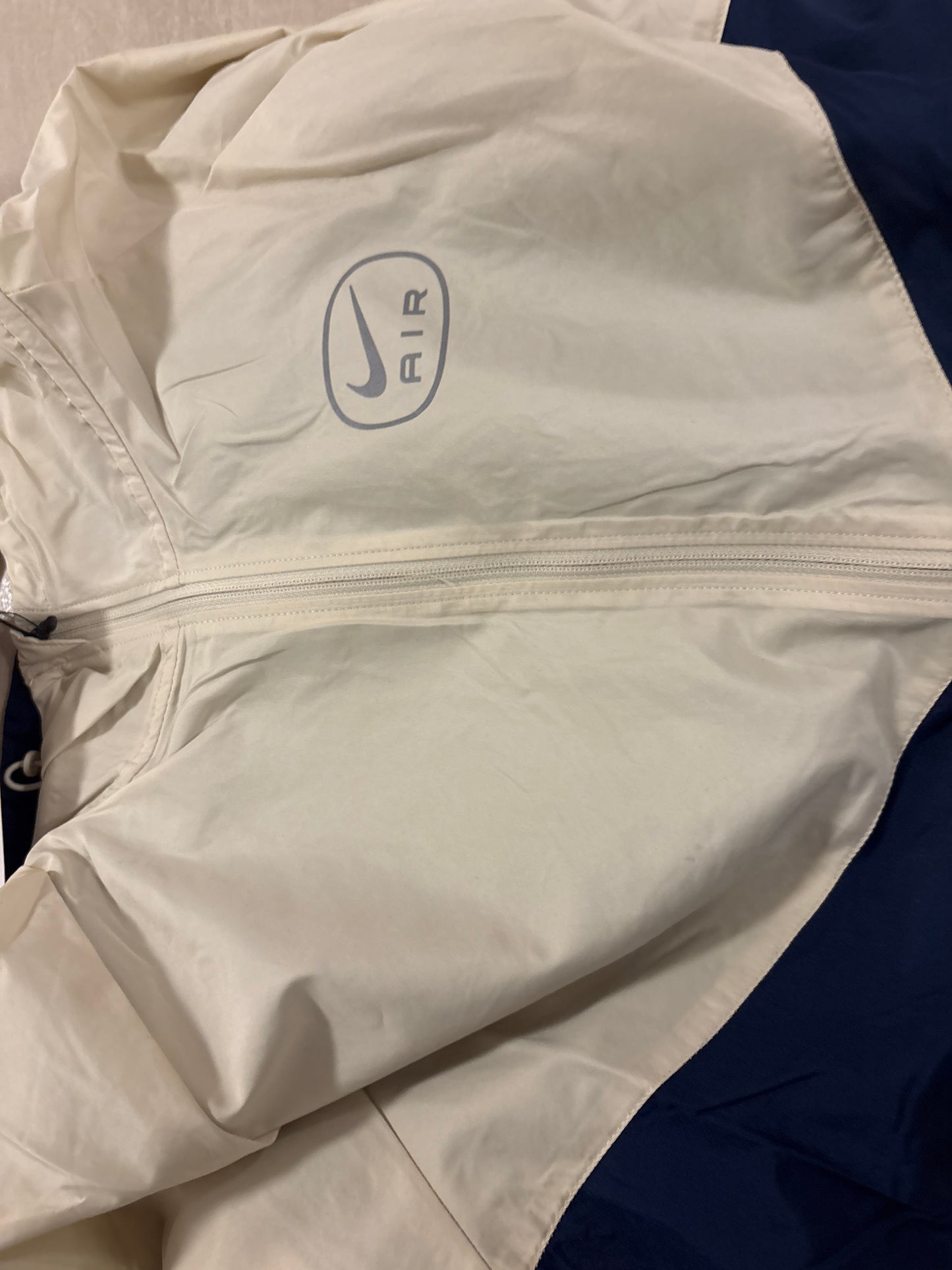 Nike Laufjacke/Windbreaker in creme/dunkelblau, Größe S