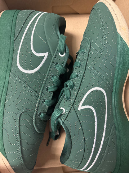Nike Book 1, in dunkelgrün, Größe wählbar