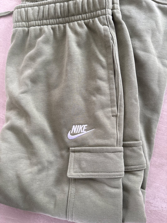 Nike Cargo Jogginghose in grün, Größe wählbar