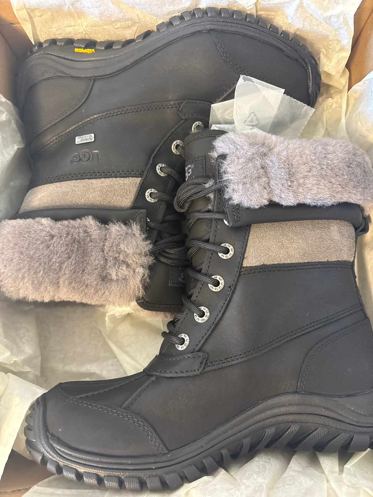 Ugg Adirondack Boot II, schwarz/plüsch, Größe wählbar