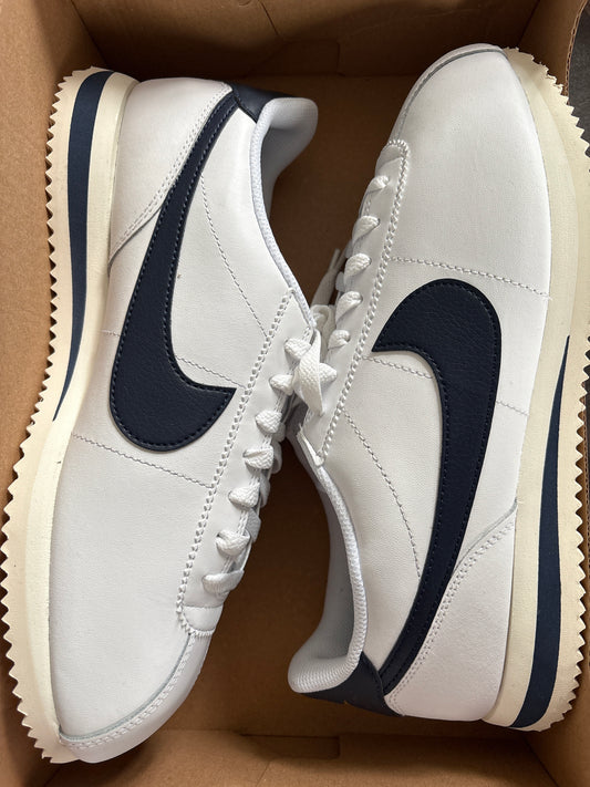 Nike Cortez in weiss/dunkelblau, Größe wählbar