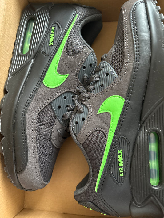 Nike Air Max 90 in schwarz/grün, Größe 44,5