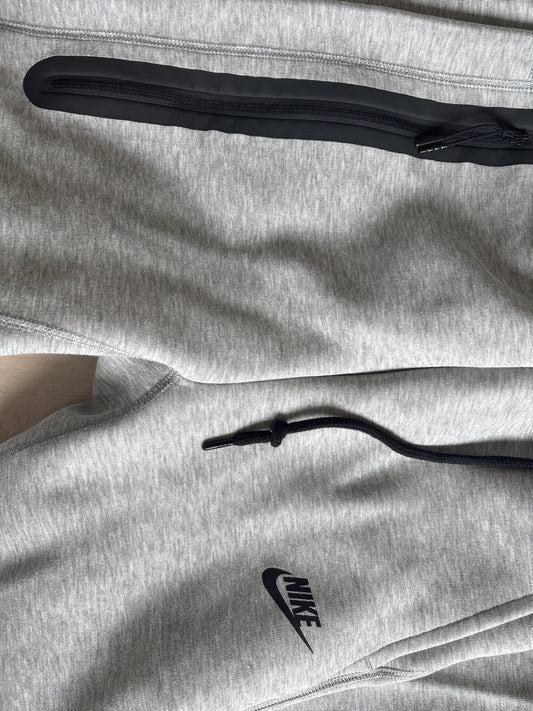 Nike Techfit Jogginghose in grau , Größe wählbar