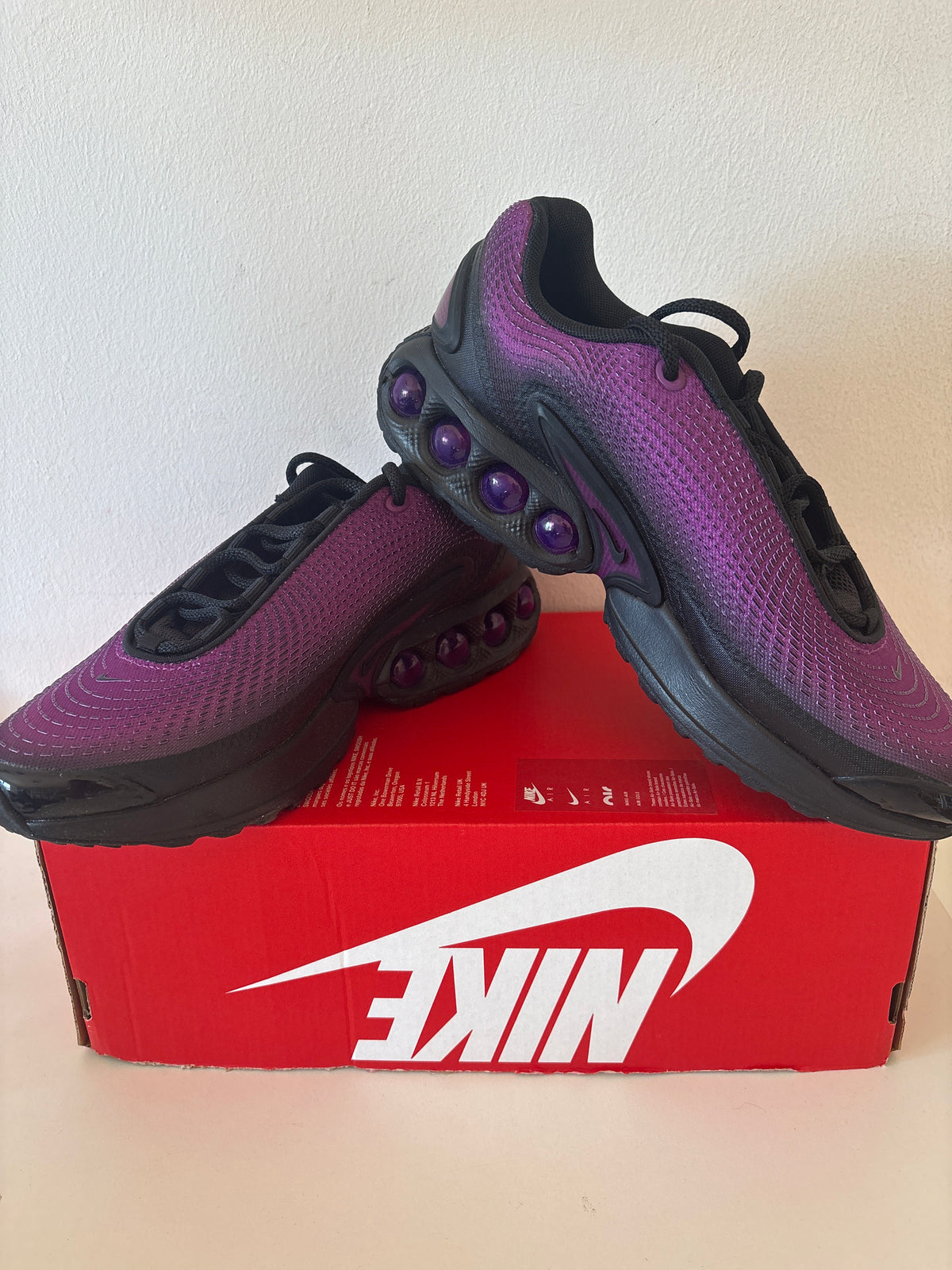 Nike Air Max DN in lila/schwarz, Gr. Wählbar