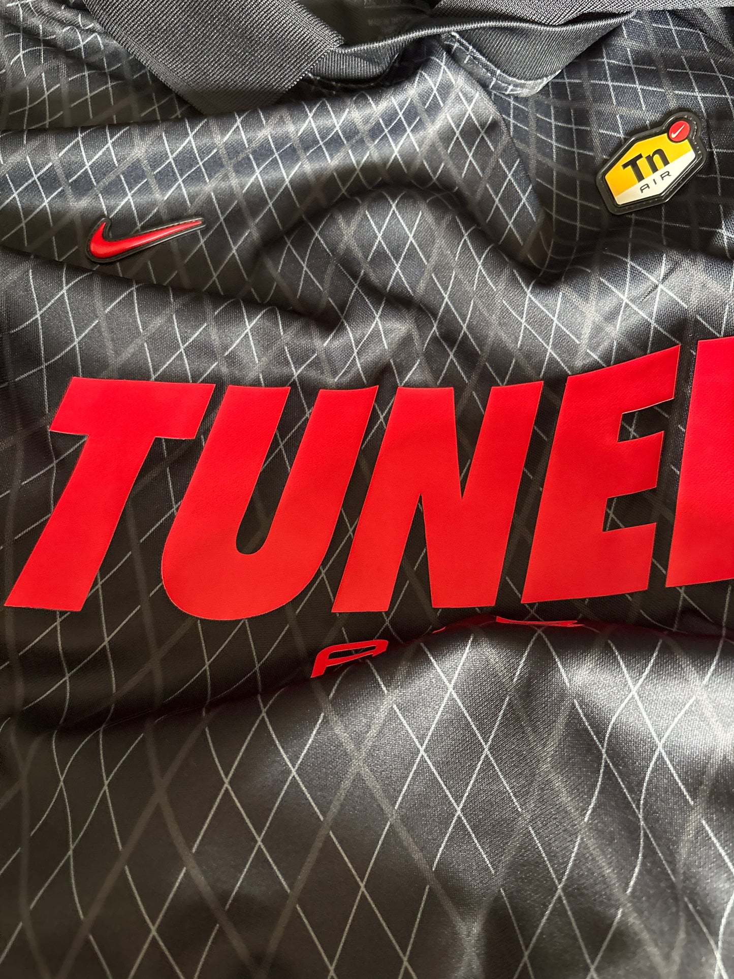 Nike TN Shirt, Größe wählbar in schwarz/rot