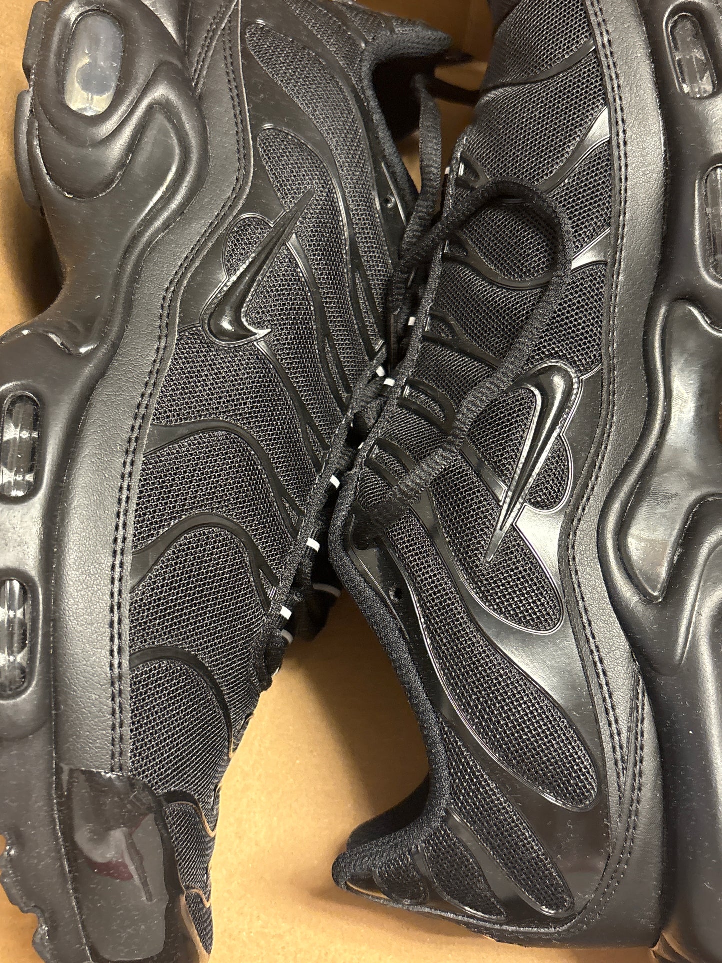 Nike Air Max Plus in schwarz, Größe 44,5