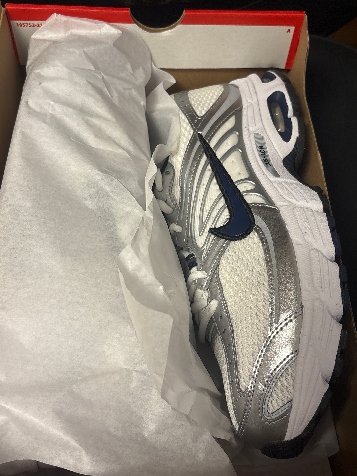 Nike Air Max Moto 2K in weiß/dunkelblau/silber, Größe 44,5